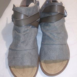 Blowfish malibu grey sandal